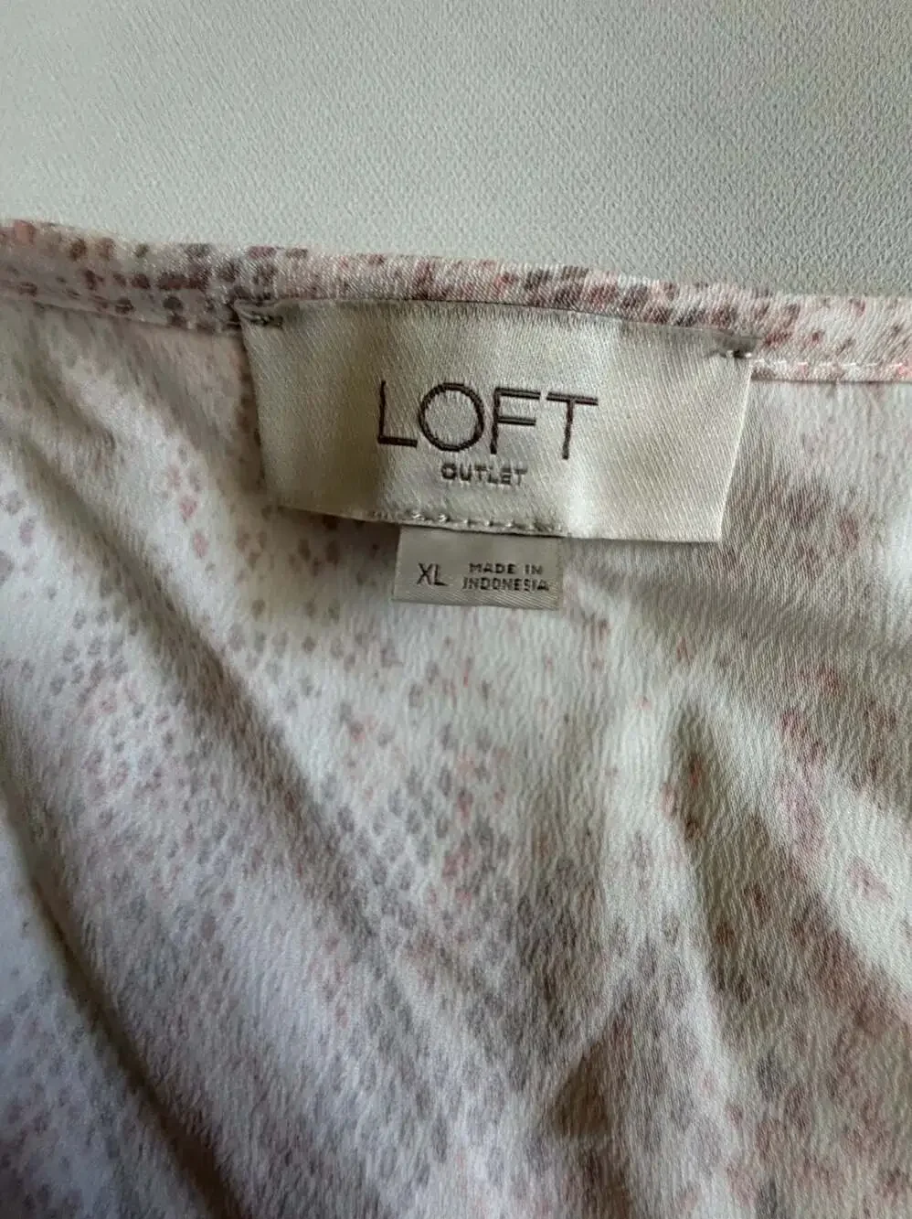 Loft Blouse XL Womens Pink White Snakeskin Print Ruffle Puff Sleeve V-Neck Y2K